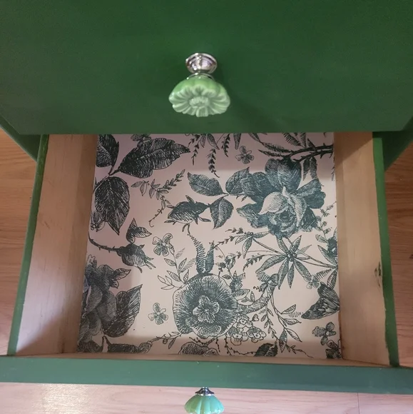 Redone green side table - Picture 2 of 3